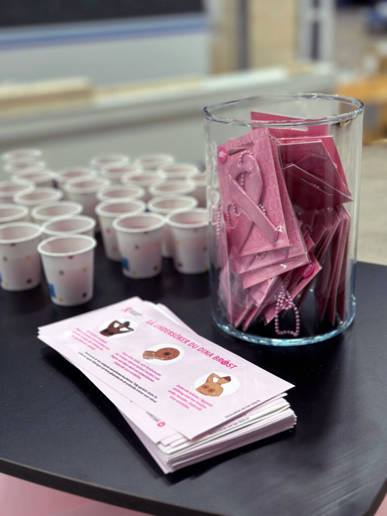 Pink October is seen all over the world and MODIG wants to honor those who put up a fight against breast cancer and raise awareness of Breast Cancer Awareness Month. Reminding about the importance of prioritizing our health. In October MODIG shares information to employees and their families about how to easily examine your breast yourself. A vital greeting for everyone.